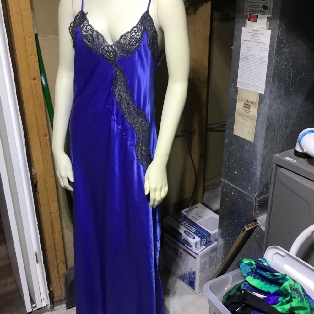 Victorian Lace Blue Purple - Picture 7 of 16